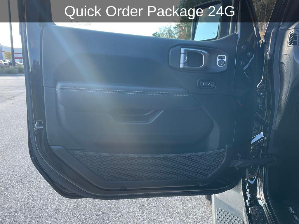 used 2022 Jeep Gladiator car, priced at $34,647