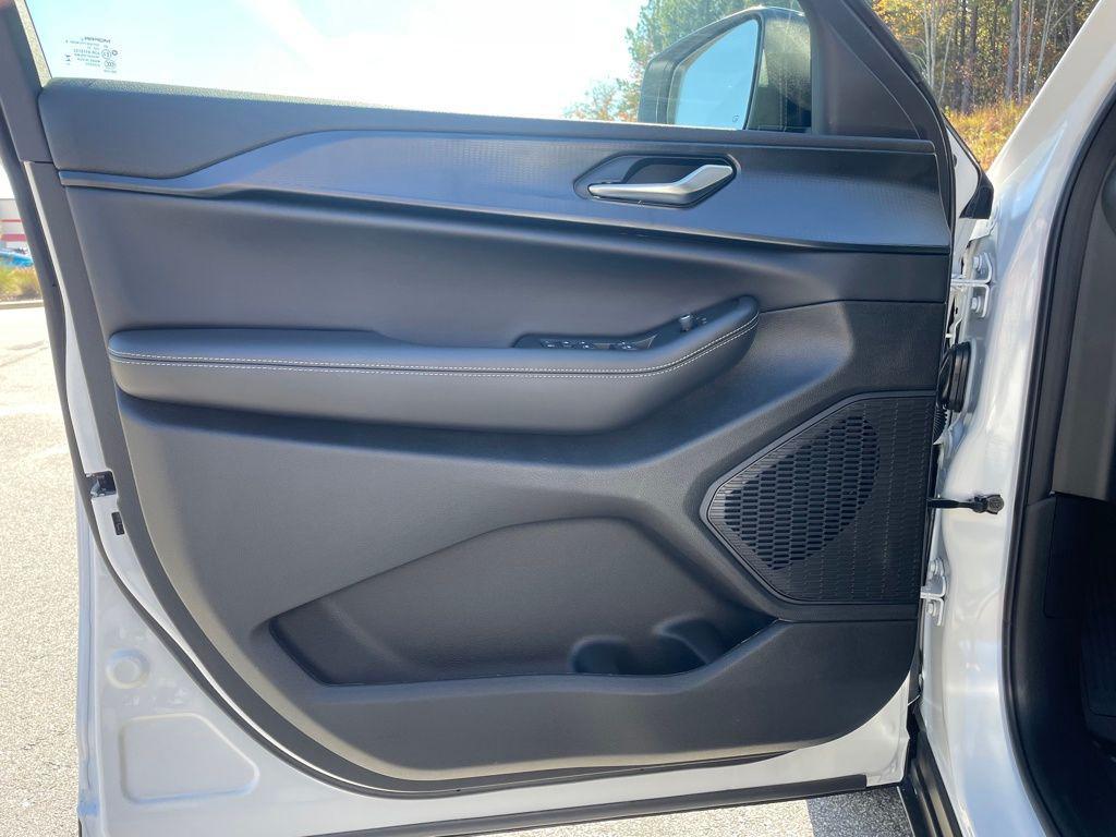 new 2025 Jeep Grand Cherokee car, priced at $35,165