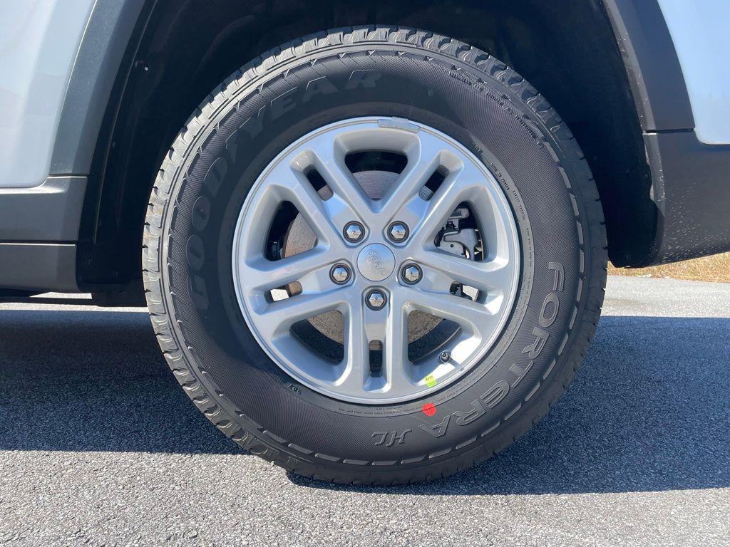 new 2025 Jeep Grand Cherokee car, priced at $35,165