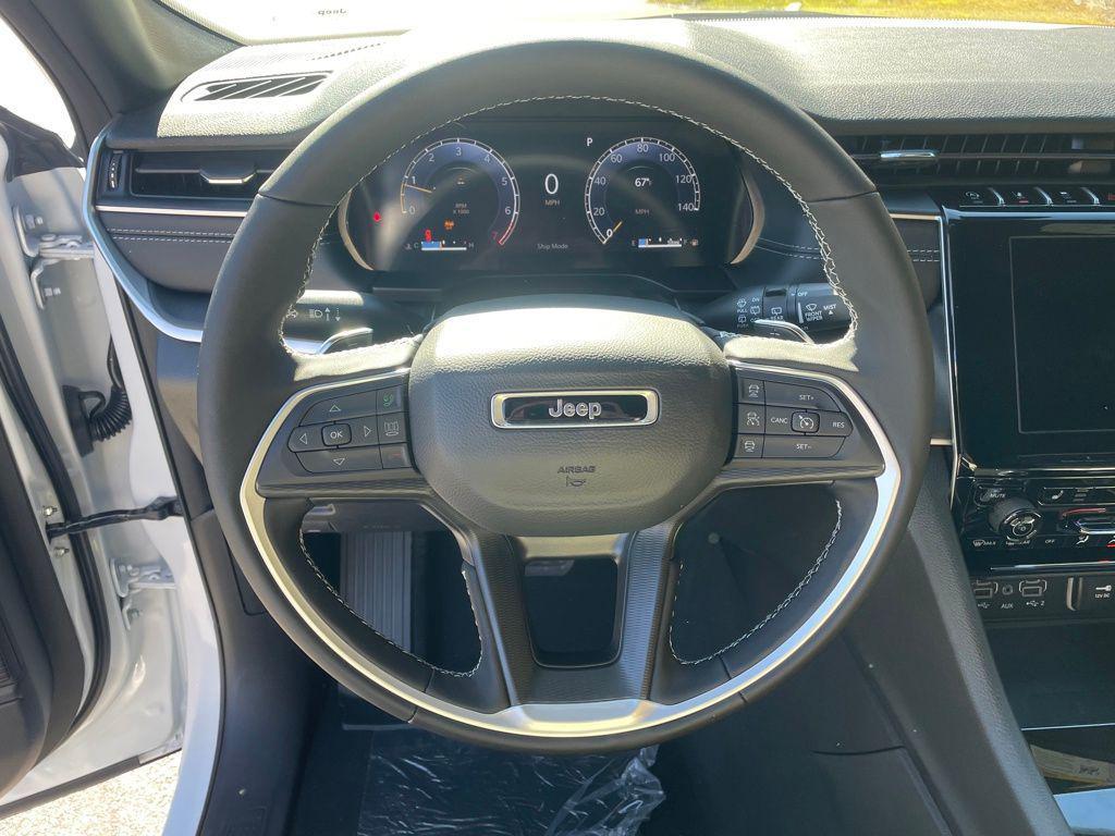 new 2025 Jeep Grand Cherokee car, priced at $35,165