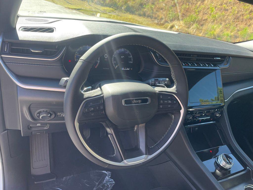 new 2025 Jeep Grand Cherokee car, priced at $35,165