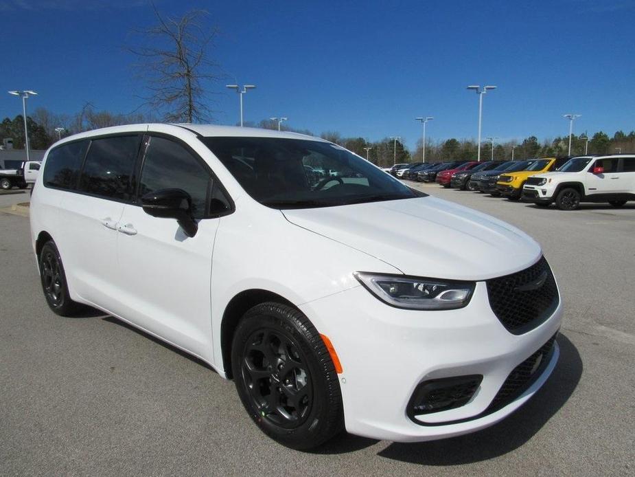 new 2024 Chrysler Pacifica Hybrid car, priced at $52,459