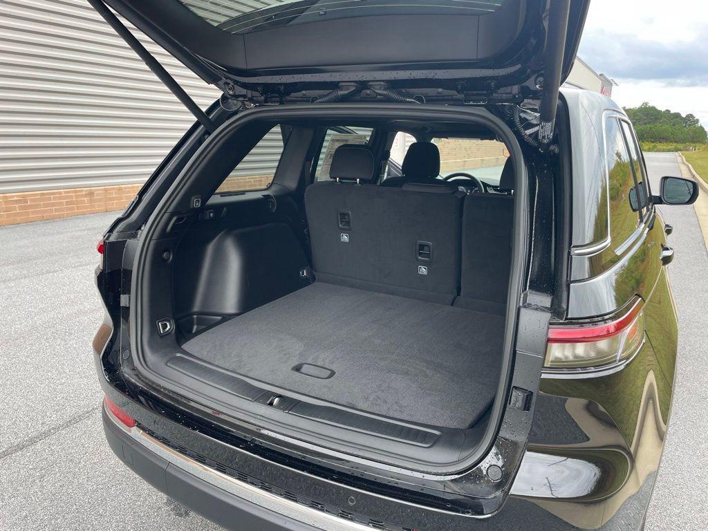 new 2025 Jeep Grand Cherokee car, priced at $38,736