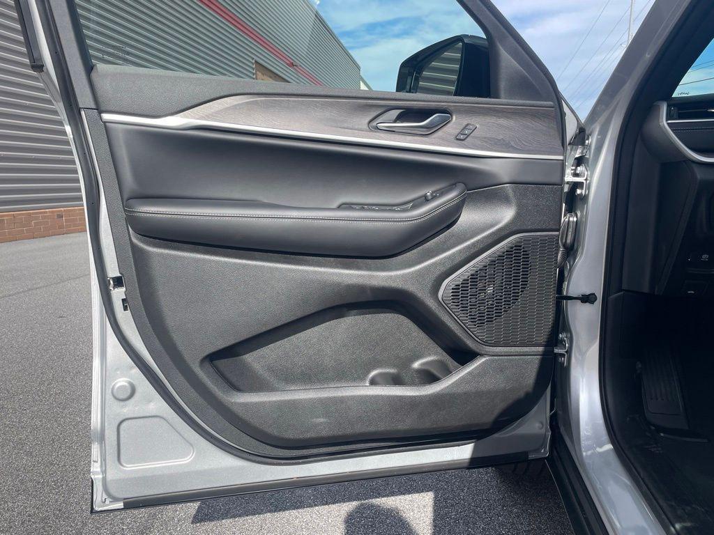 new 2025 Jeep Grand Cherokee L car, priced at $48,802