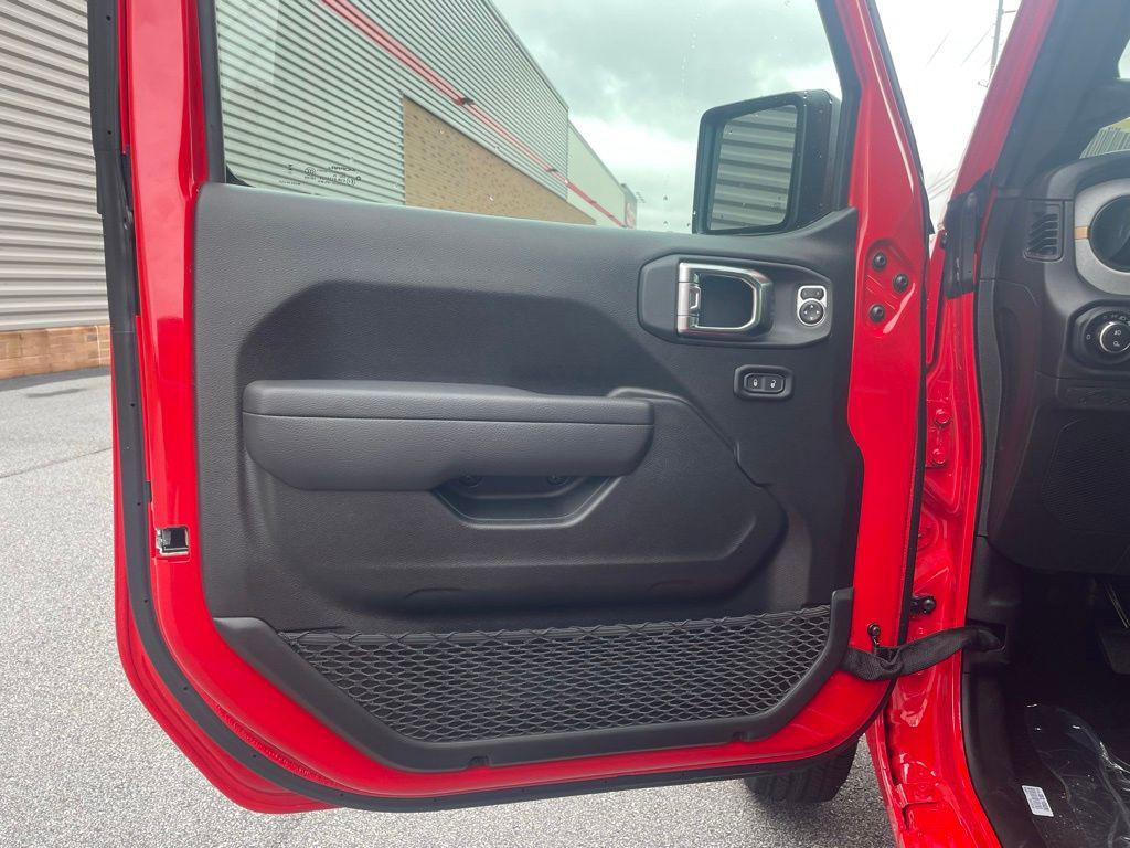 new 2025 Jeep Gladiator car, priced at $35,461