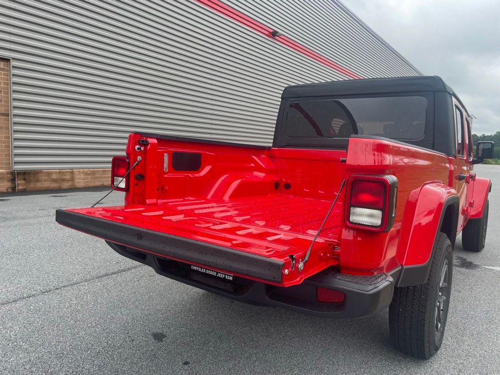 new 2025 Jeep Gladiator car, priced at $35,461
