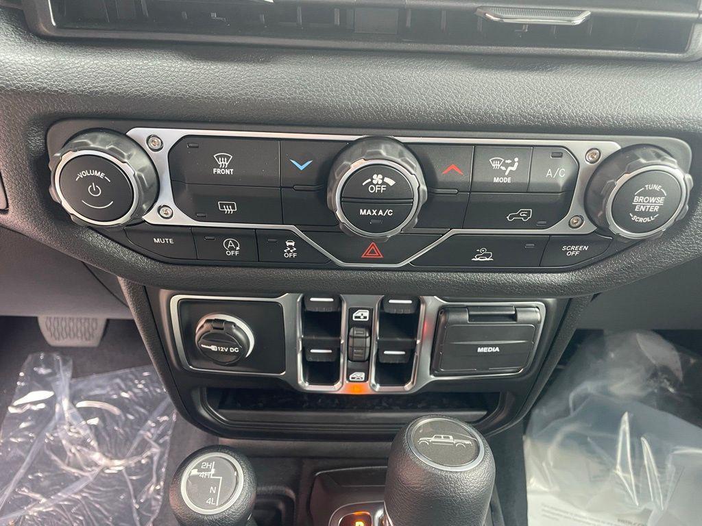 new 2025 Jeep Gladiator car, priced at $35,461