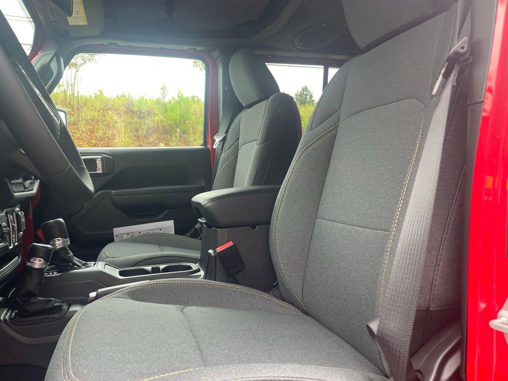 new 2025 Jeep Gladiator car, priced at $41,605