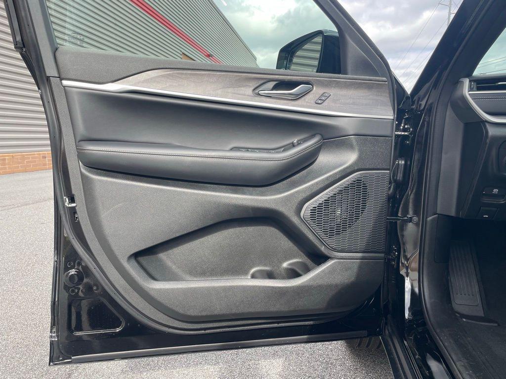 new 2025 Jeep Grand Cherokee L car, priced at $48,802