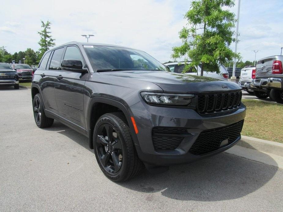 new 2024 Jeep Grand Cherokee car, priced at $40,869