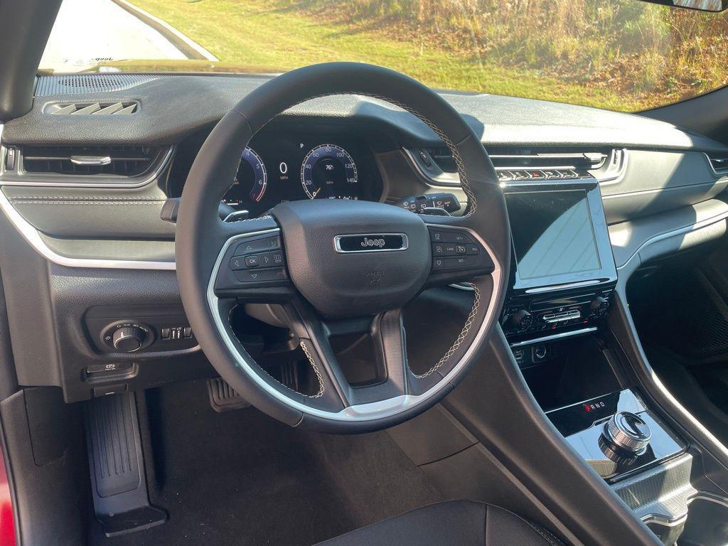 new 2025 Jeep Grand Cherokee car, priced at $38,024