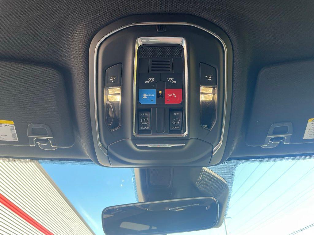 new 2025 Jeep Grand Cherokee car, priced at $38,024
