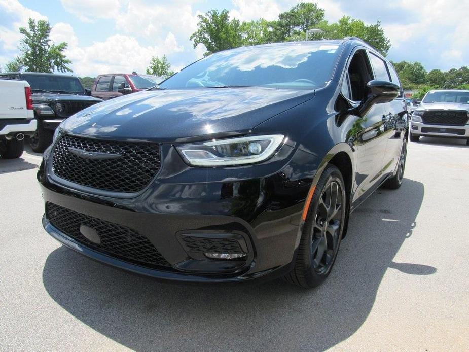 new 2024 Chrysler Pacifica car, priced at $39,865