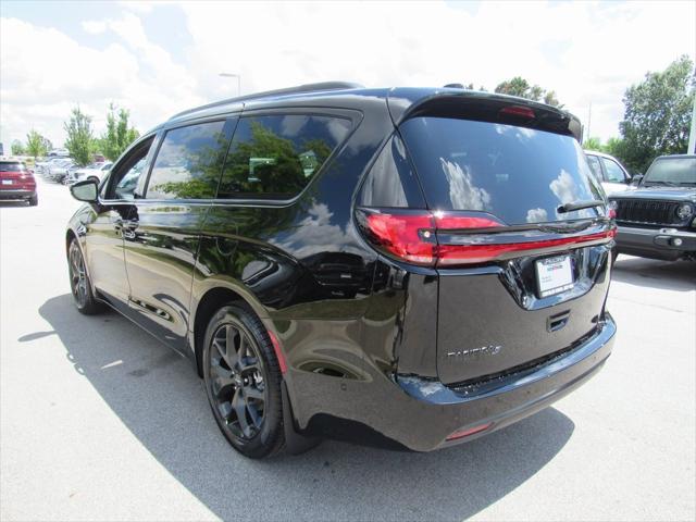 new 2024 Chrysler Pacifica car, priced at $43,615