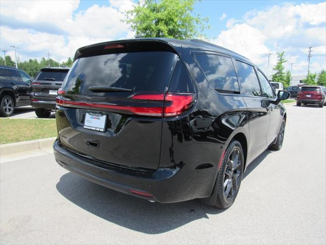 new 2024 Chrysler Pacifica car, priced at $43,615