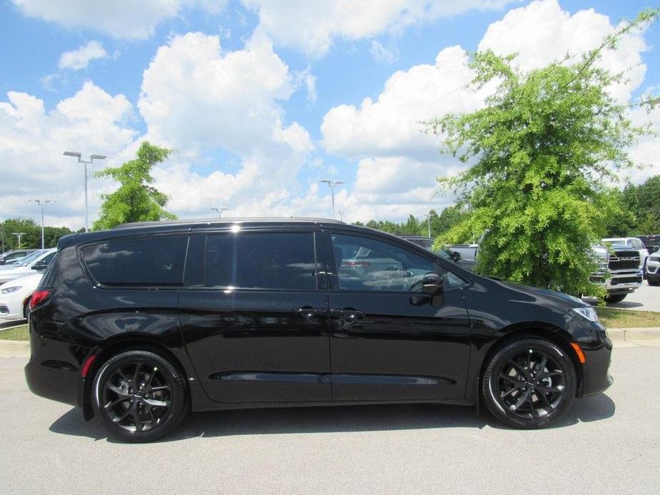 new 2024 Chrysler Pacifica car, priced at $39,865