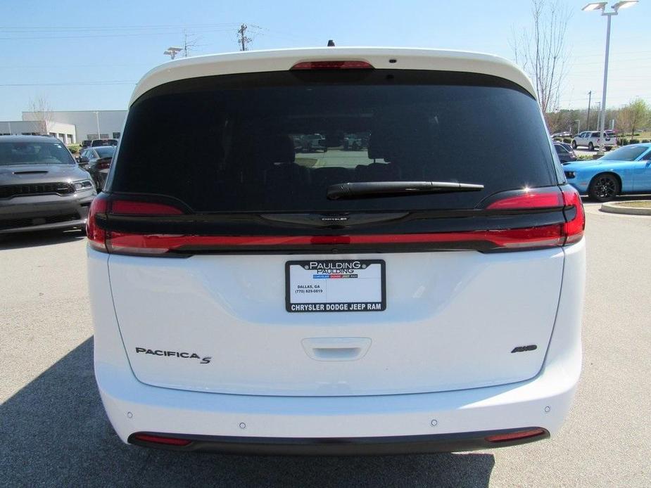 new 2024 Chrysler Pacifica car, priced at $49,649