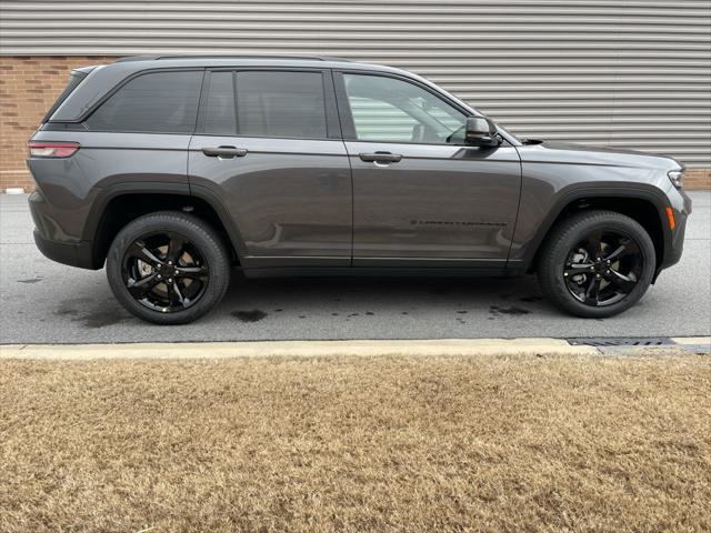 new 2025 Jeep Grand Cherokee car, priced at $50,381