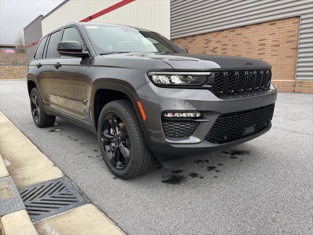 new 2025 Jeep Grand Cherokee car, priced at $50,381