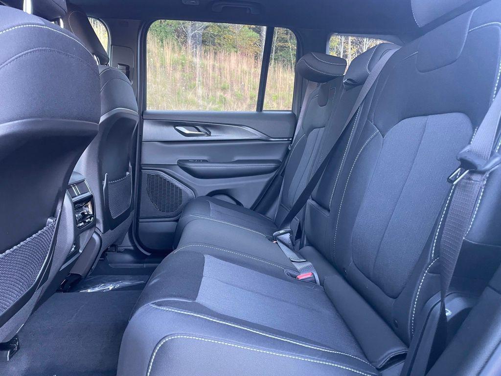 new 2025 Jeep Grand Cherokee car, priced at $33,774