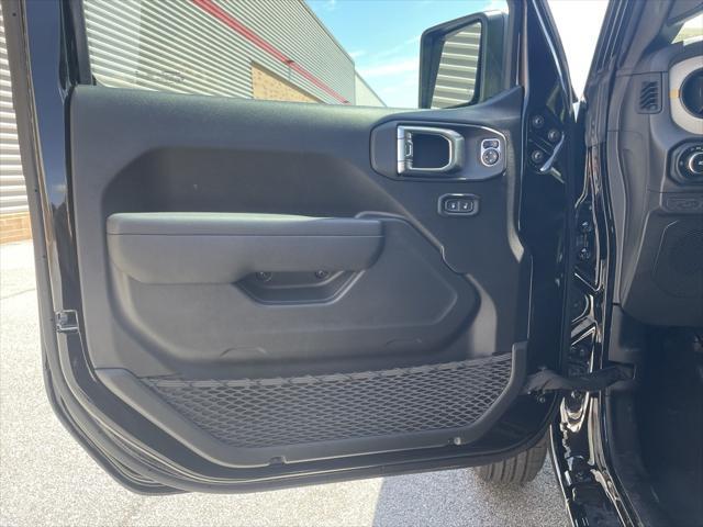 new 2025 Jeep Wrangler car, priced at $42,178
