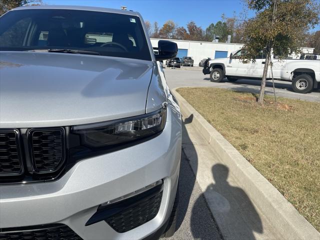 new 2025 Jeep Grand Cherokee car, priced at $51,882