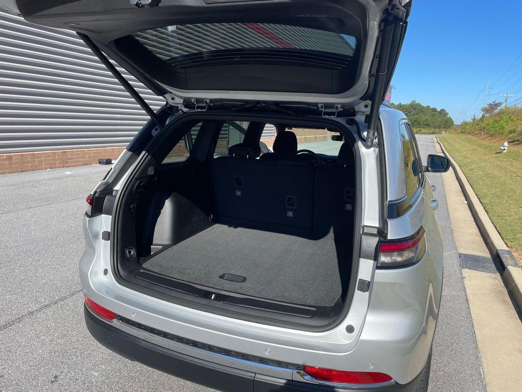 new 2025 Jeep Grand Cherokee car, priced at $34,183