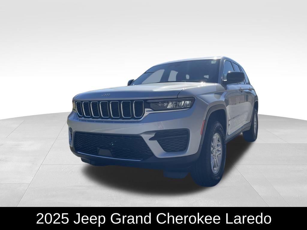 new 2025 Jeep Grand Cherokee car, priced at $34,183