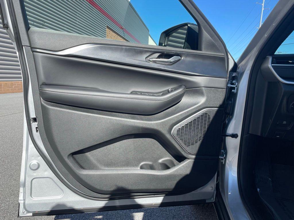 new 2025 Jeep Grand Cherokee car, priced at $34,183