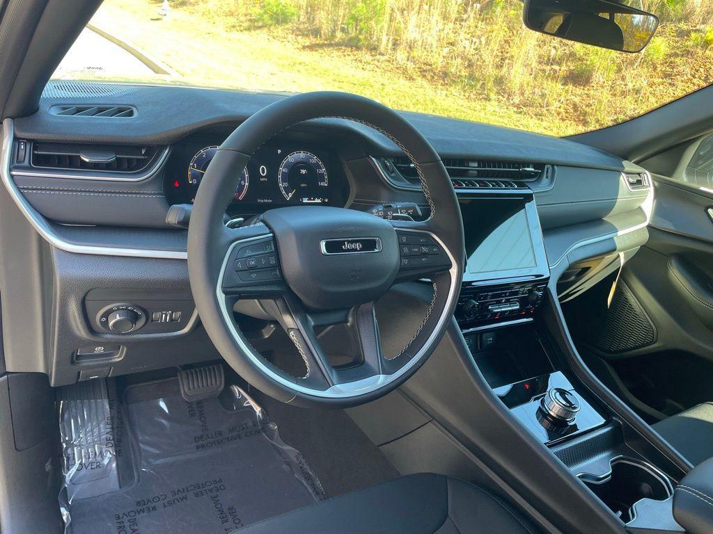 new 2025 Jeep Grand Cherokee car, priced at $34,183