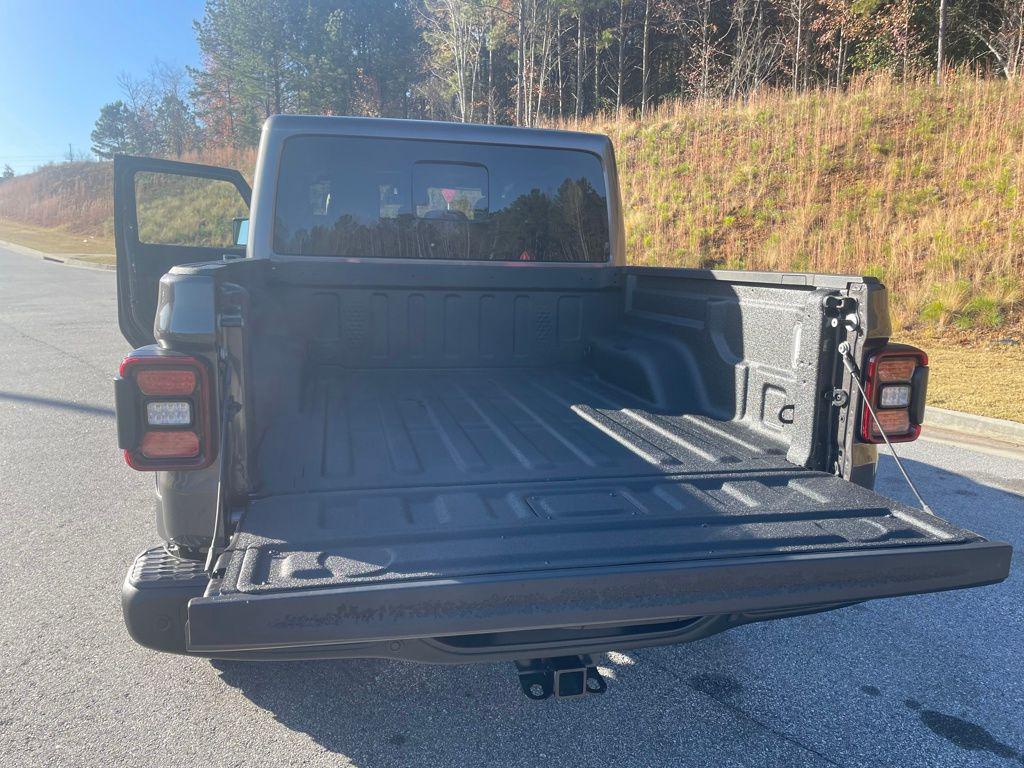new 2026 Jeep Gladiator car, priced at $58,924