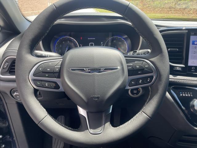 new 2025 Chrysler Pacifica car, priced at $40,477