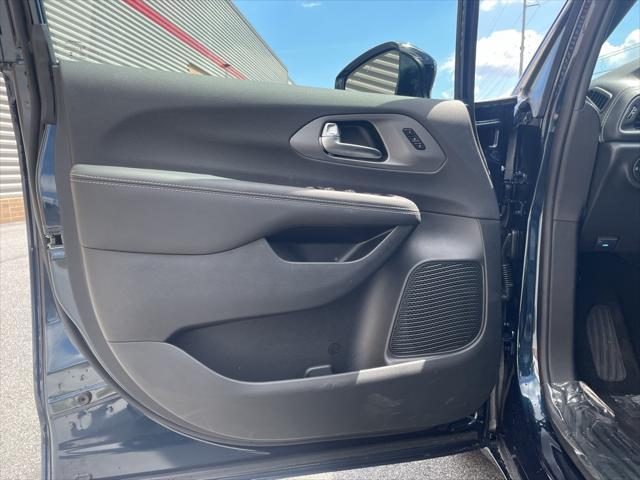 new 2025 Chrysler Pacifica car, priced at $40,477