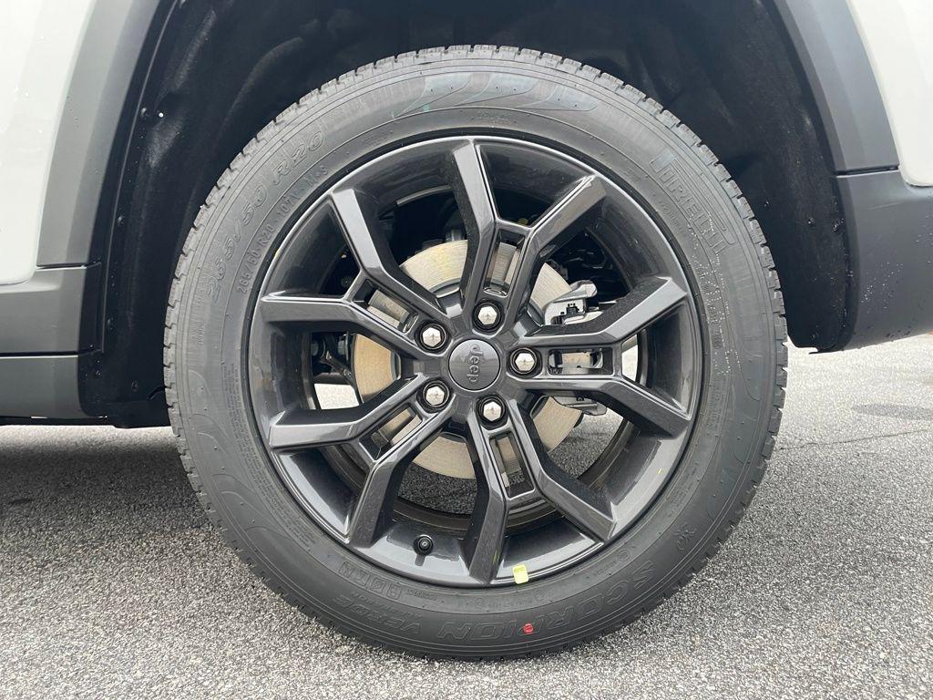 new 2025 Jeep Grand Cherokee car, priced at $44,508