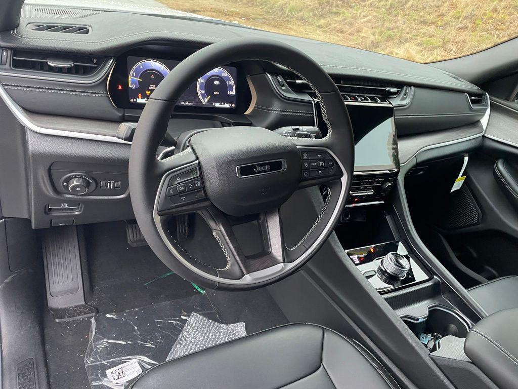 new 2025 Jeep Grand Cherokee car, priced at $44,508