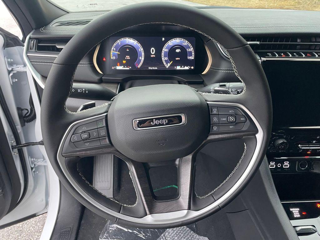 new 2025 Jeep Grand Cherokee car, priced at $44,508