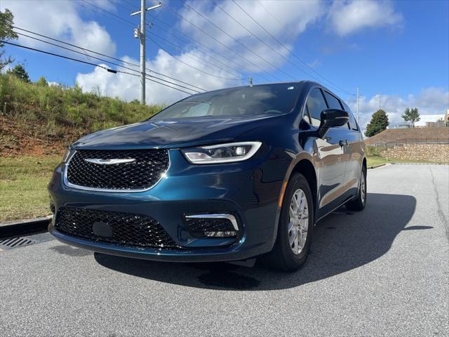 new 2025 Chrysler Pacifica car, priced at $40,477