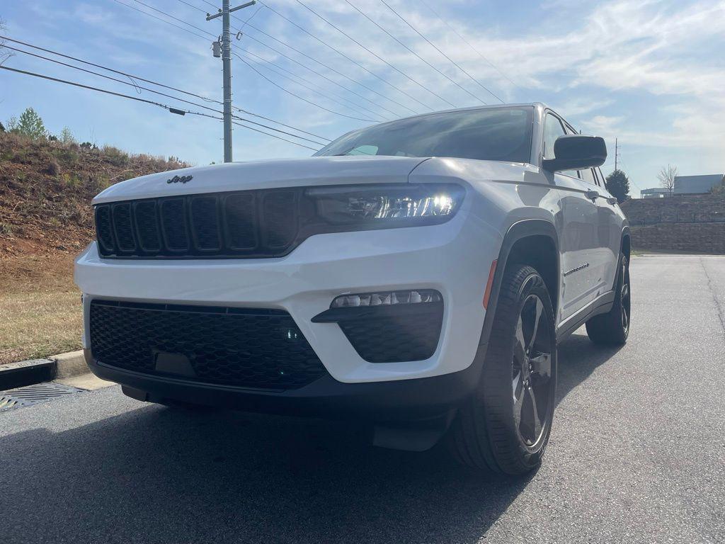 new 2025 Jeep Grand Cherokee car, priced at $38,114