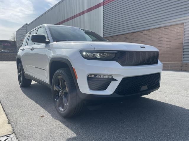 new 2025 Jeep Grand Cherokee car, priced at $45,958