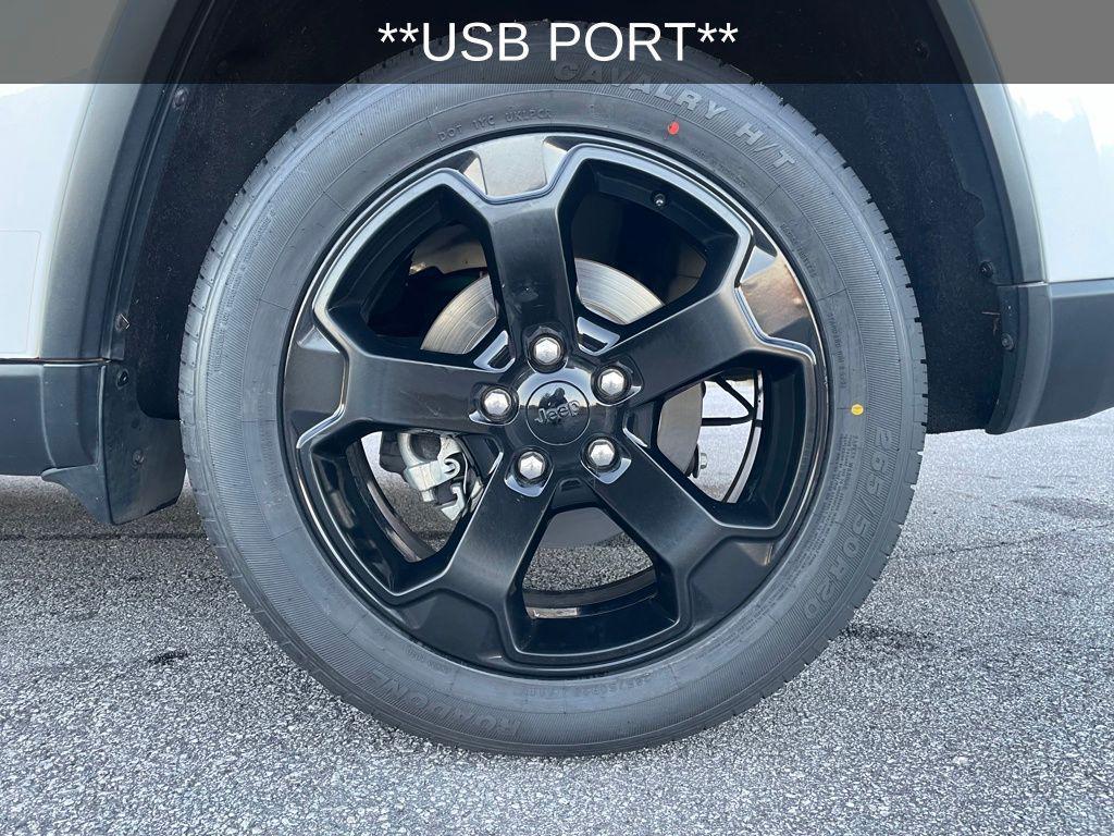 used 2019 Jeep Grand Cherokee car, priced at $16,557