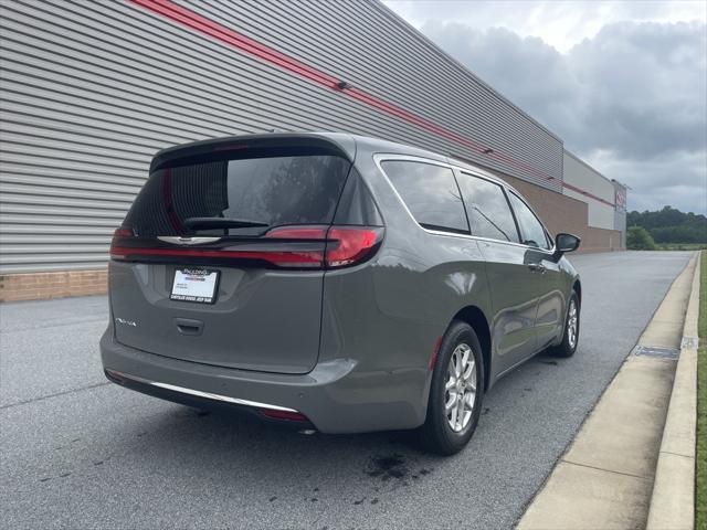 new 2025 Chrysler Pacifica car, priced at $40,477