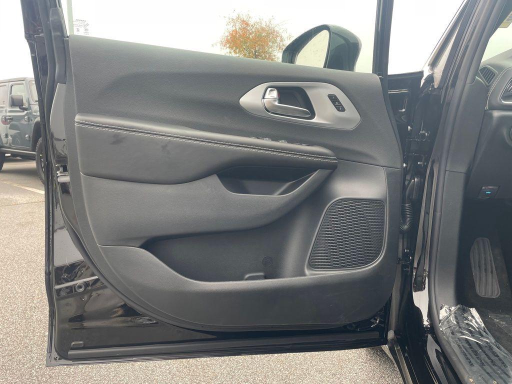 new 2026 Chrysler Pacifica car, priced at $46,797