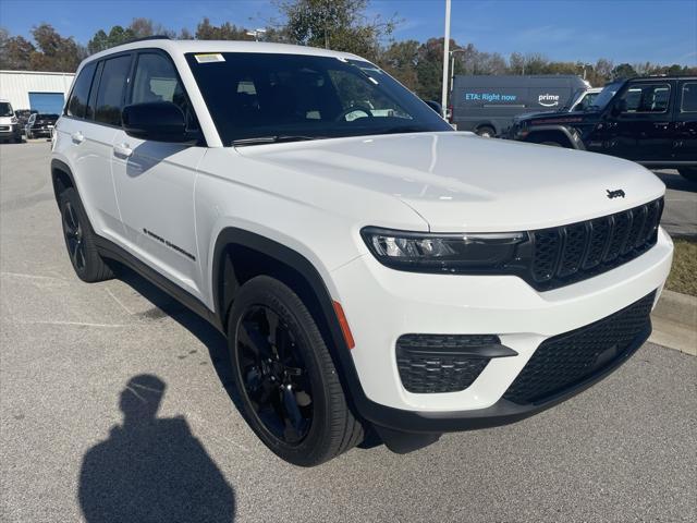 new 2025 Jeep Grand Cherokee car, priced at $46,080