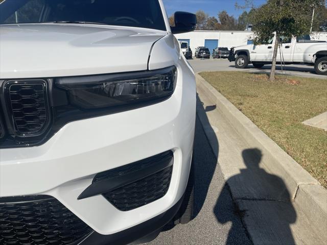 new 2025 Jeep Grand Cherokee car, priced at $46,080