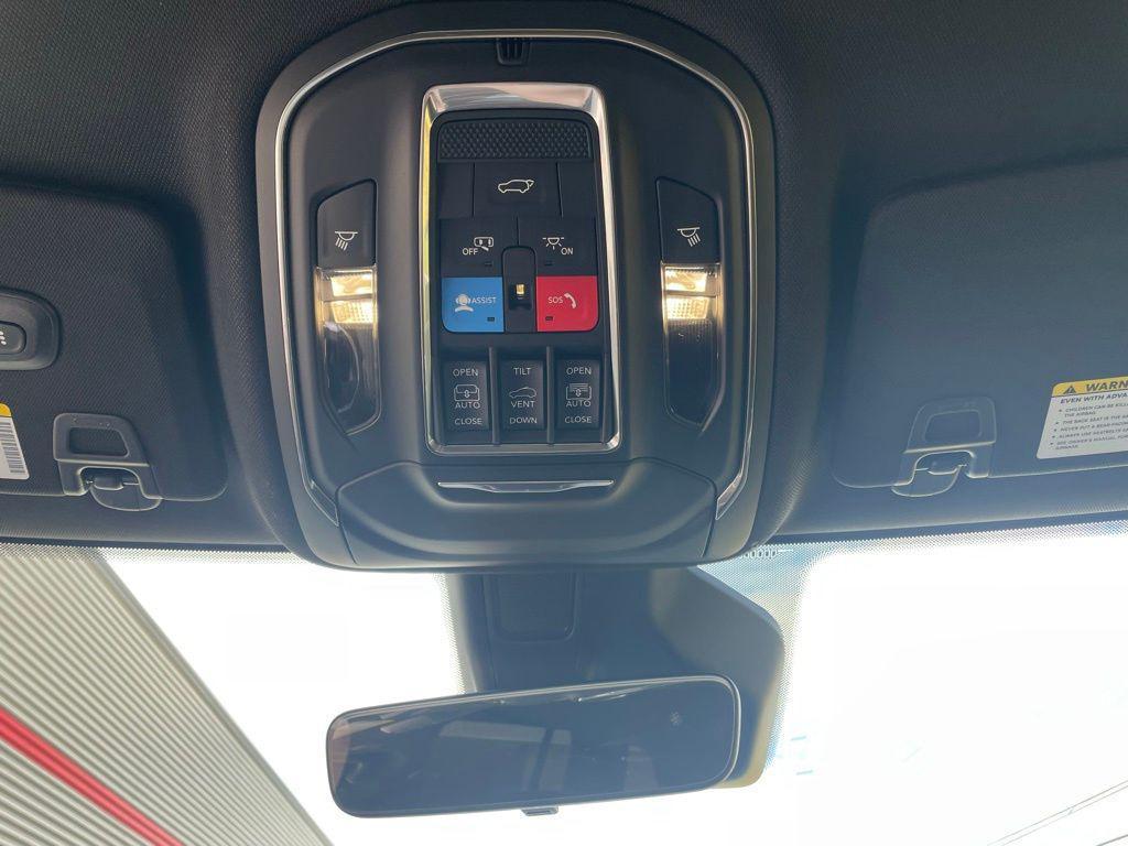 new 2025 Jeep Grand Cherokee car, priced at $45,157