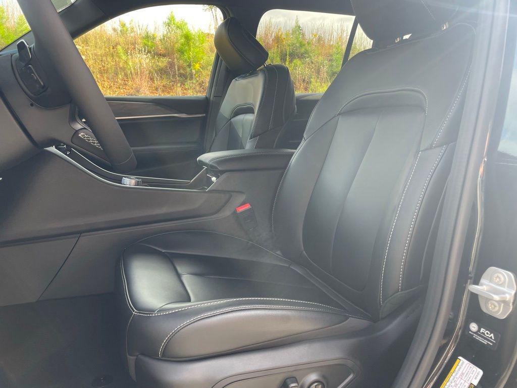 new 2025 Jeep Grand Cherokee car, priced at $45,157