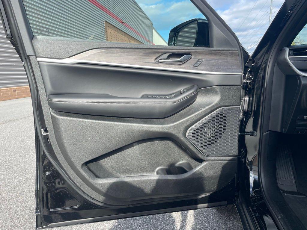 new 2025 Jeep Grand Cherokee car, priced at $45,157