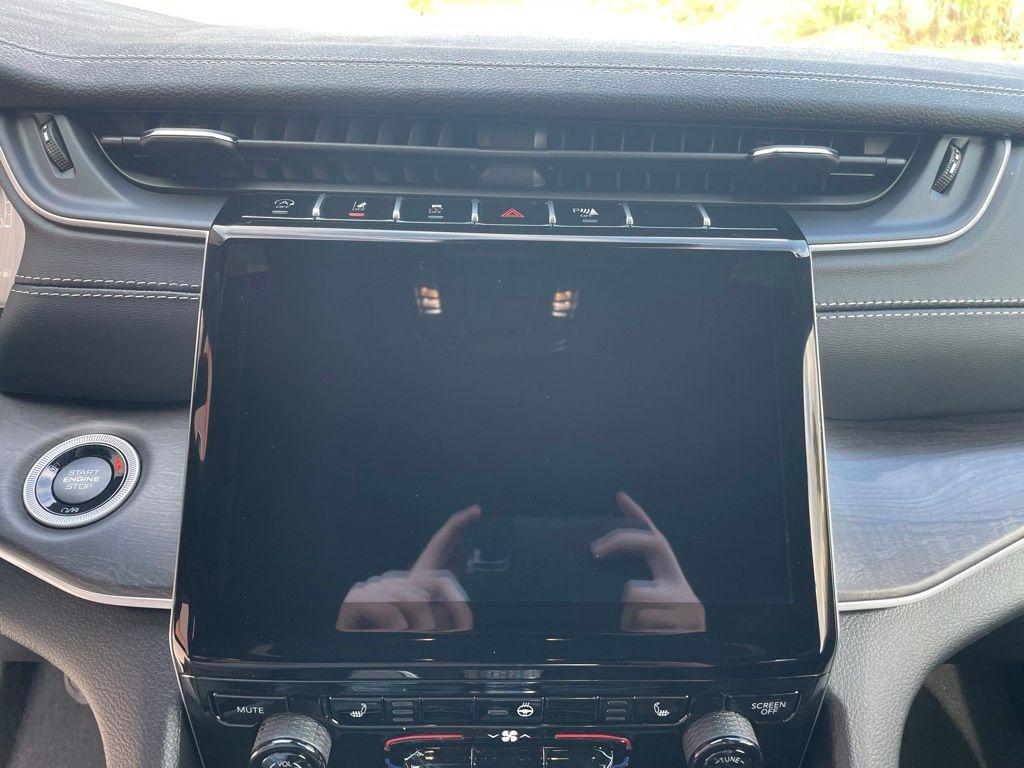 new 2025 Jeep Grand Cherokee car, priced at $45,157