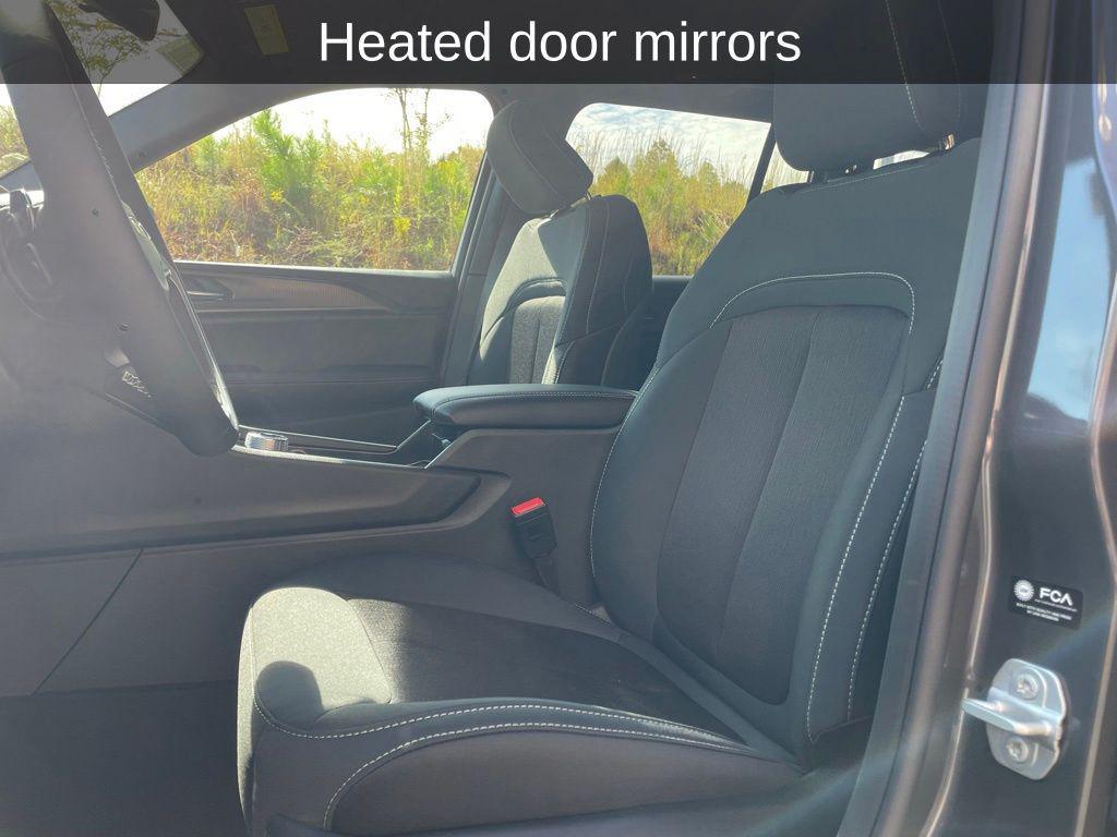 new 2025 Jeep Grand Cherokee car, priced at $38,736