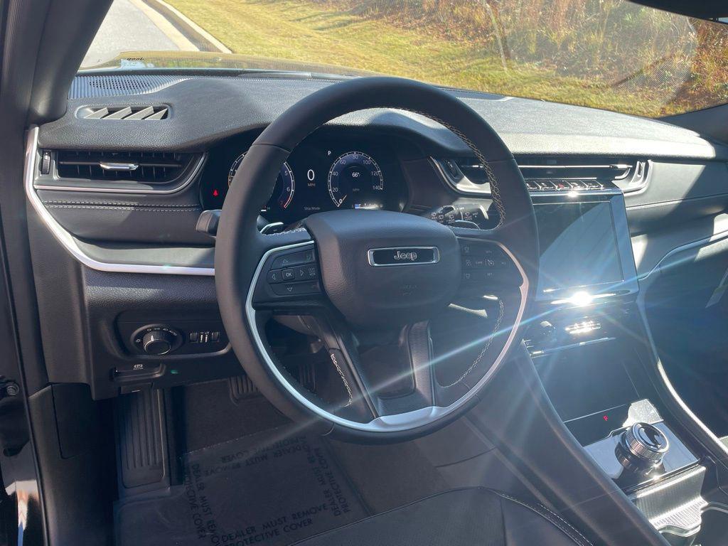 new 2025 Jeep Grand Cherokee L car, priced at $39,212